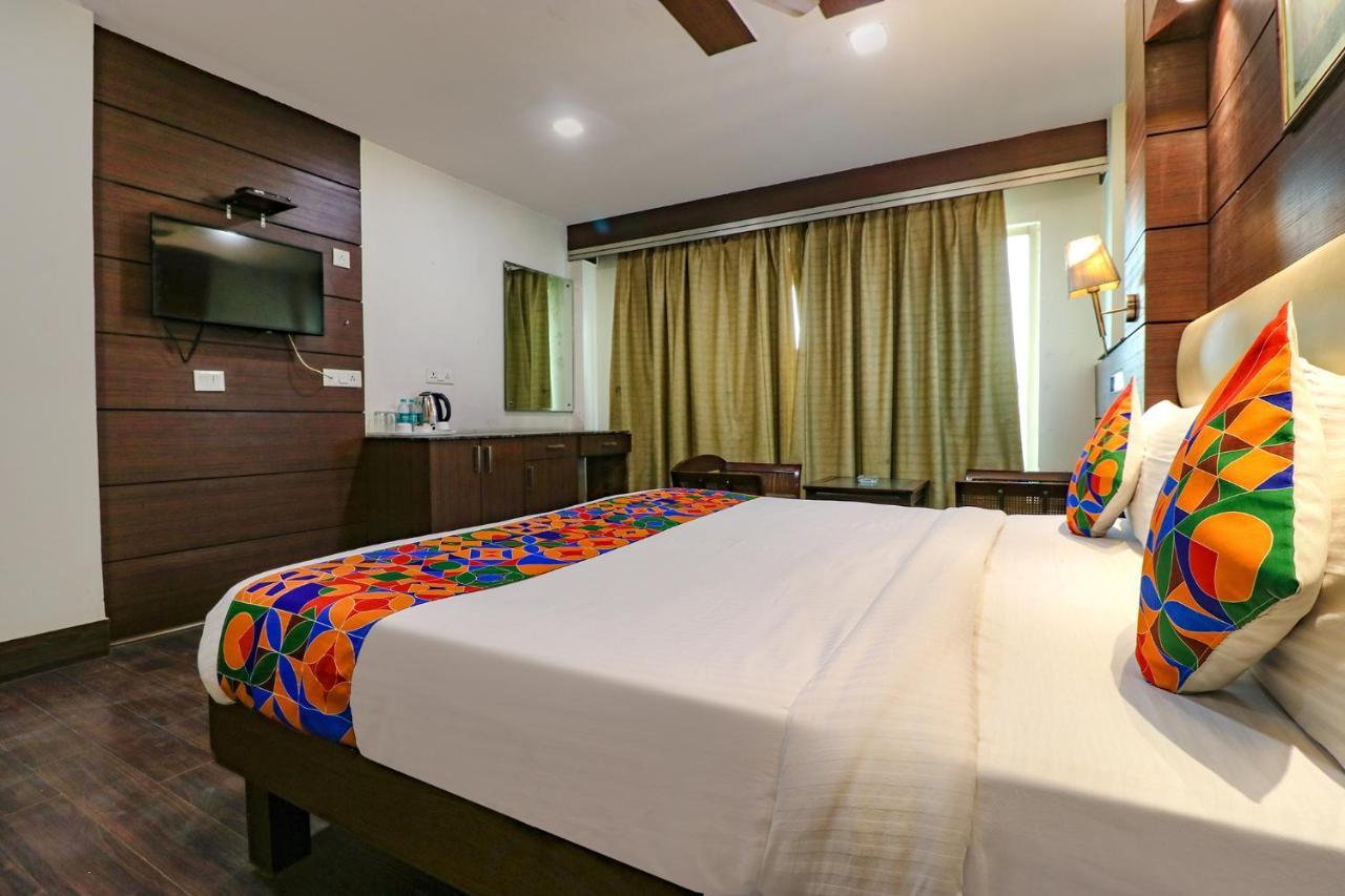 Fabhotel Admire Suites New Delhi Exterior photo