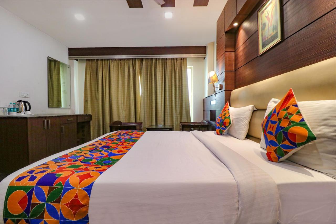 Fabhotel Admire Suites New Delhi Exterior photo