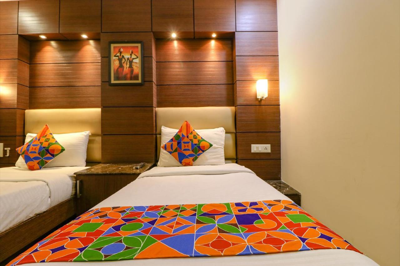 Fabhotel Admire Suites New Delhi Exterior photo