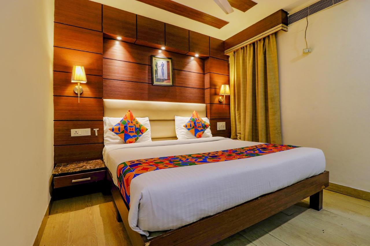 Fabhotel Admire Suites New Delhi Exterior photo