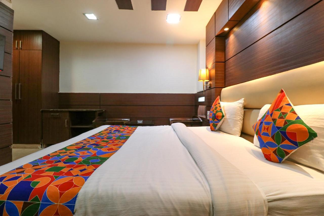 Fabhotel Admire Suites New Delhi Exterior photo