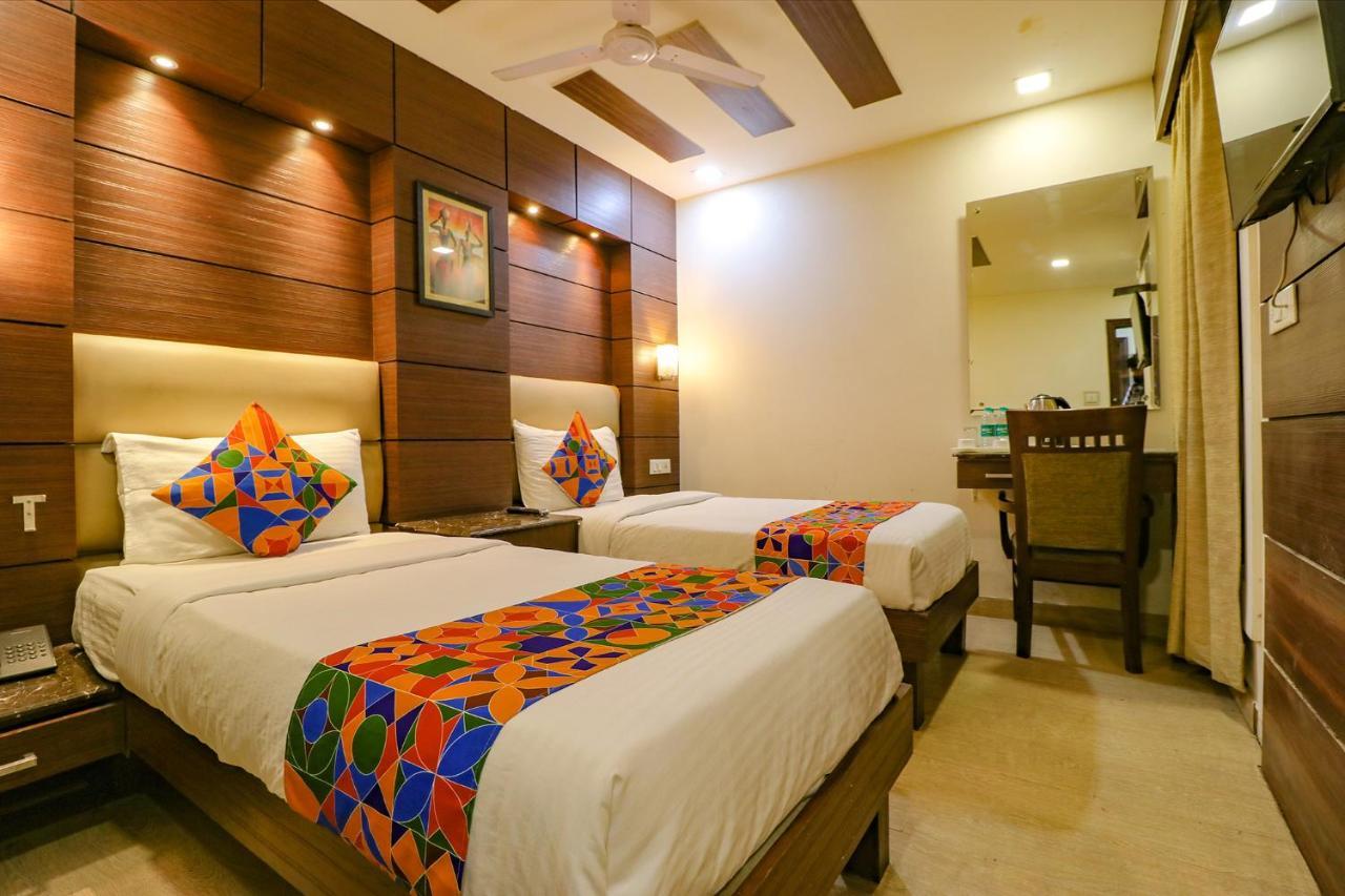 Fabhotel Admire Suites New Delhi Exterior photo