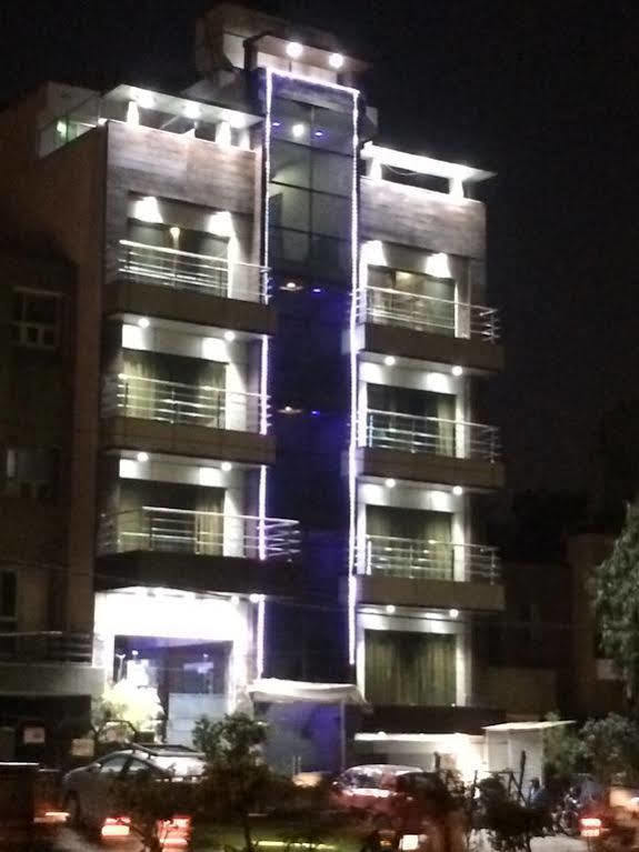 Fabhotel Admire Suites New Delhi Exterior photo