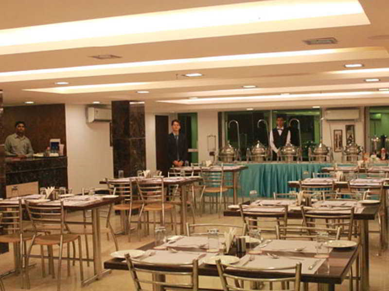 Fabhotel Admire Suites New Delhi Exterior photo