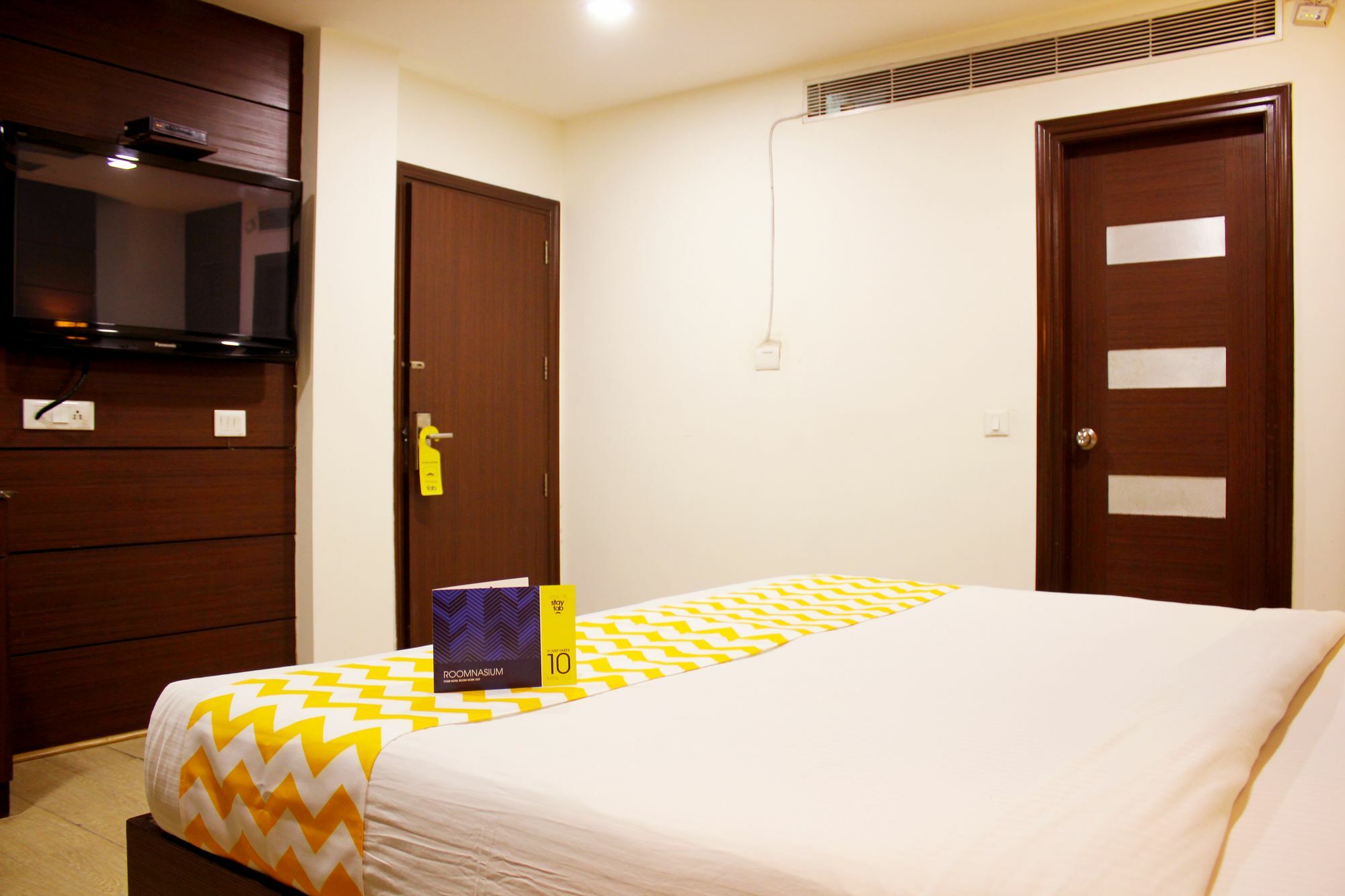 Fabhotel Admire Suites New Delhi Exterior photo